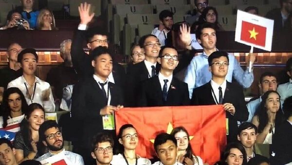 Cả 5 học sinh Việt Nam tham dự Olympic Vật lý quốc tế 2018 đều có huy chương. - Sputnik Việt Nam