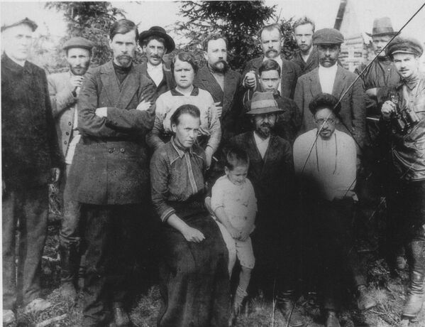 Iosif Stalin, Lev Kamenev và Yakov Sverdlov trong nhóm bolshevik trong thời kỳ lưu vong ở vùng Turukhanski, 1915 - Sputnik Việt Nam