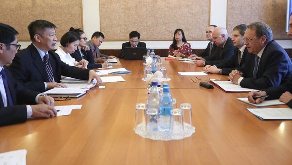Đặc phái viên của Tổng thống về khu vực Trung Đông và châu Phi Mikhail Bogdanov đã thảo luận vào hôm thứ Ba với Phó trưởng Ban Đối ngoại Trung ương Đảng Cộng sản Việt Nam Nguyễn Tuấn Phong những vấn đề chuẩn bị cho những  tiếp xúc cấp cao sắp tới - Sputnik Việt Nam