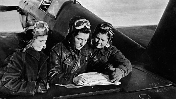 Những nữ thượng úy phi công của Trung đoàn không quân 586 Lydia Litvyak, Katya Budanova, Masha Kuznetsova - Sputnik Việt Nam
