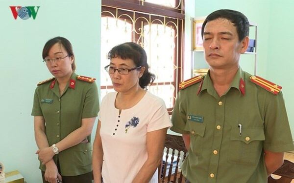 Gian lận thi cử tại Sơn La: Phó giám đốc khai được giám đốc Sở ‘nhờ vả’ Gian lận thi cử tại Sơn La: Phó giám đốc khai được giám đốc Sở ‘nhờ vả’ - Sputnik Việt Nam