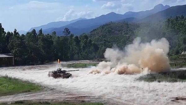 Xe tăng T-55M bắn nghiệm thu pháo chính tại trường bắn Cam Lâm Xe tăng T-55M bắn nghiệm thu pháo chính tại trường bắn Cam Lâm - Sputnik Việt Nam
