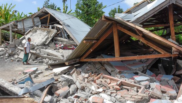 Những ngôi nhà đổ sau trận động đất mạnh tại Lombok, Indonesia - Sputnik Việt Nam