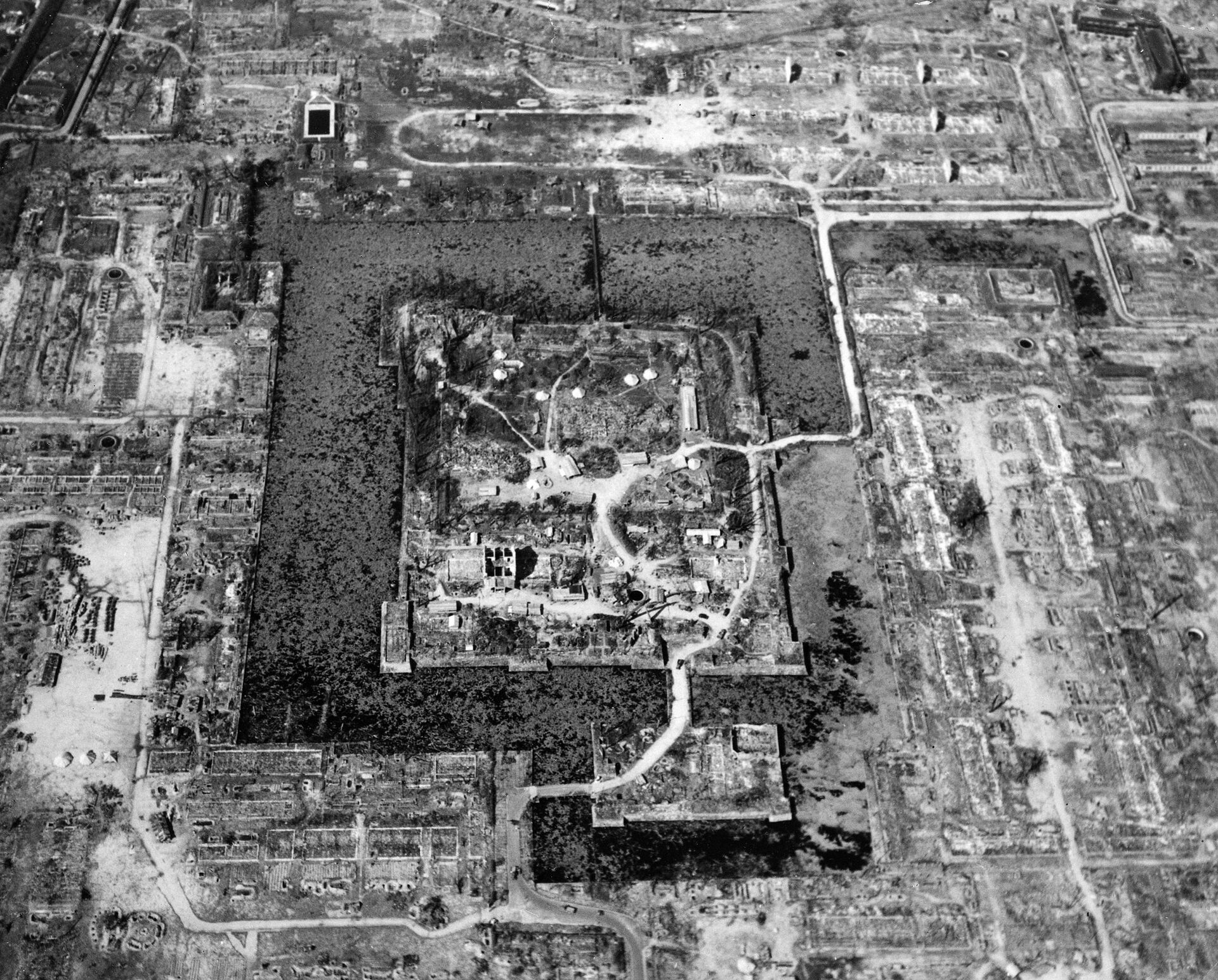 Quang cảnh Hiroshima nhìn từ trên không sau khi Mỹ thả bom nguyên tử vào thành phố, tháng 8 năm 1945 - Sputnik Việt Nam, 1920, 06.08.2023
