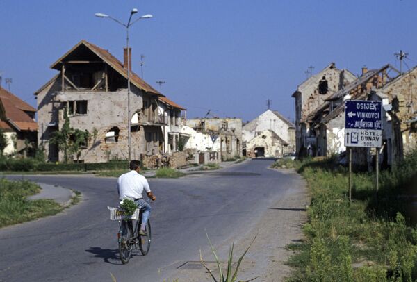 Con phố bị bắn phá tại thành phố Vukovar, Nam Tư, 1993 - Sputnik Việt Nam