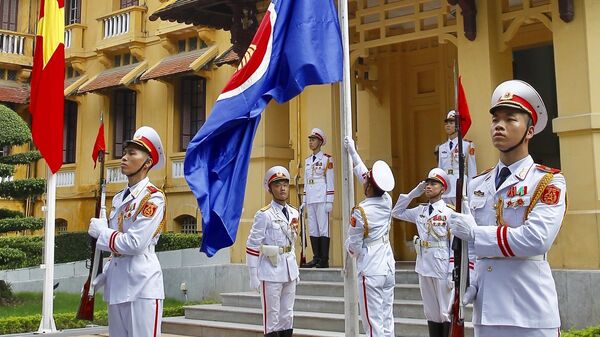 Nghi thức thượng cờ ASEAN tại Trụ sở Bộ Ngoại giao. - Sputnik Việt Nam