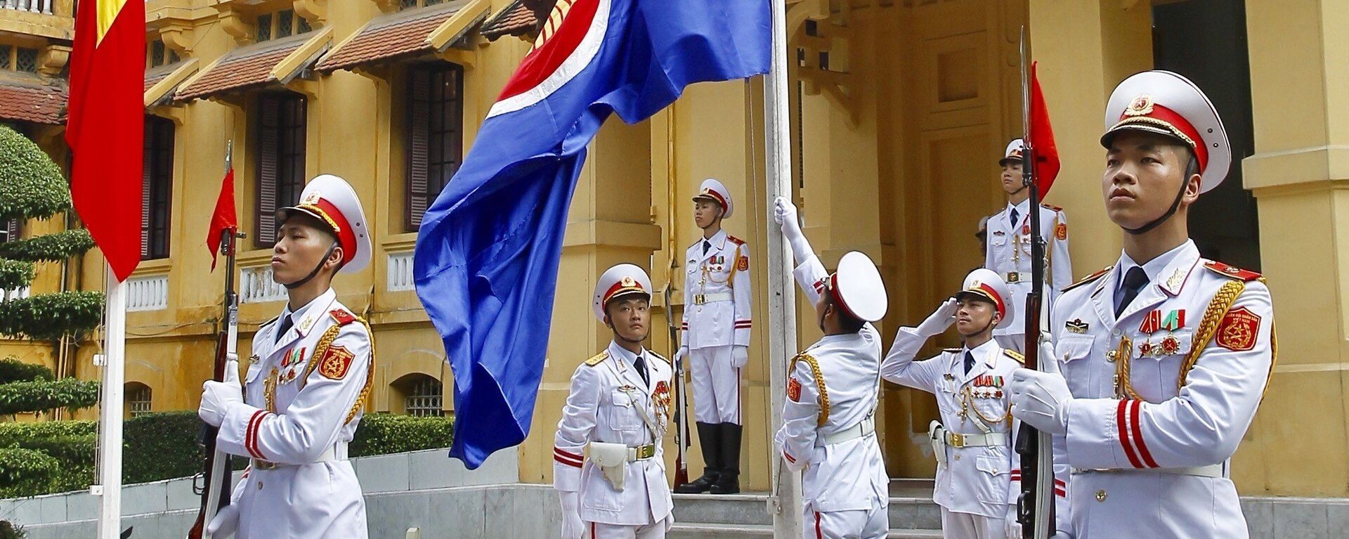 Nghi thức thượng cờ ASEAN tại Trụ sở Bộ Ngoại giao. - Sputnik Việt Nam, 1920, 13.08.2018