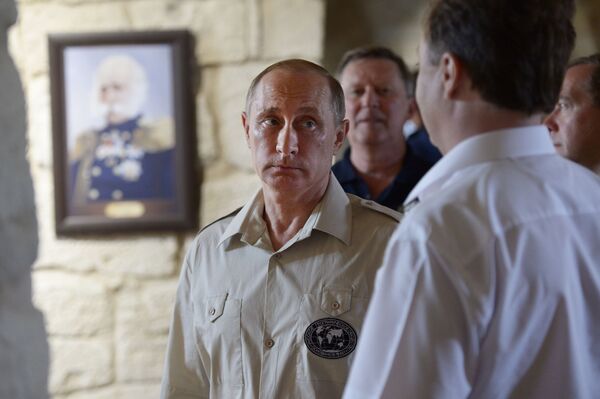Tổng thống Nga Vladimir Putin thị sát  điểm Konstantinovskaya  ở Sevastopol - Sputnik Việt Nam