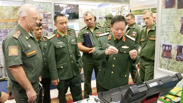 Thiếu tướng Phan Đức Dũng cùng nhóm sĩ quan đã đến thăm Học viện đảm bảo vật chất-kỹ thuật quân sự (MTO) mang tên tướng A.V. Khrulev - Sputnik Việt Nam