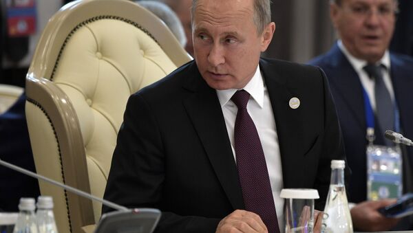Tổng thống Nga Vladimir Putin phát biểu tại hội nghị thượng đỉnh các nước vùng Caspian - Sputnik Việt Nam