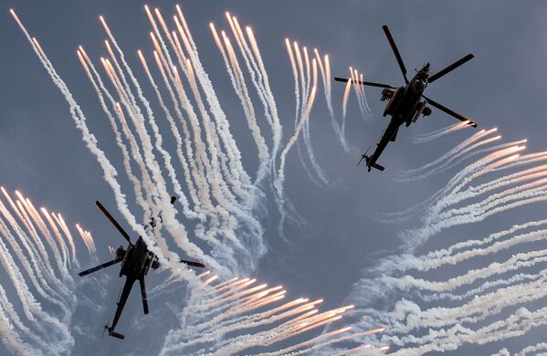 Máy bay trực thăng Mi-28 trong cuộc thi Aviadarts trong khuôn khổ của ArMY-2018 - Sputnik Việt Nam