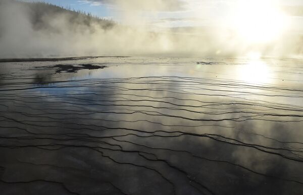 Mạch nước phun tại Yellowstone Mạch nước phun tại Yellowstone - Sputnik Việt Nam
