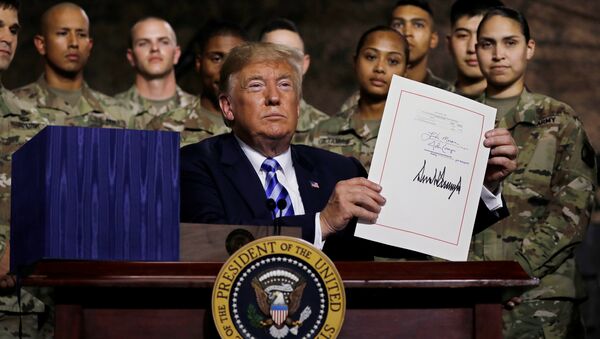 Tổng thống Mỹ Donald Trump đã ký ngân sách quốc phòng Mỹ - Sputnik Việt Nam