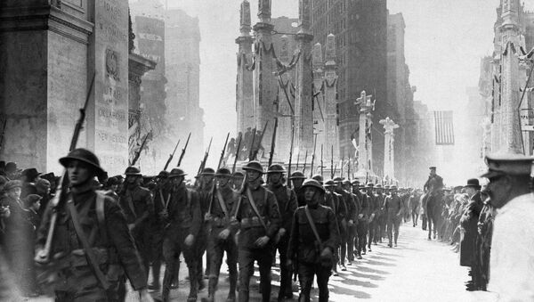 Soldiers returned to the U.S. from France after the Great War march in a homecoming parade in Madison Square, New York City, 1918 - Sputnik Việt Nam