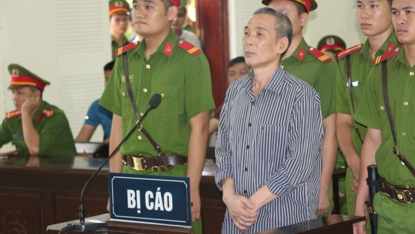 Bị cáo Lê Đình Lượng nghe bản án luận tội tại phiên tòa. - Sputnik Việt Nam