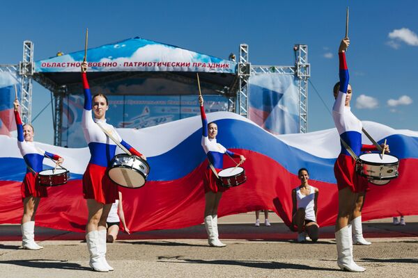 Tay trống tại lễ khai mạc lễ hội quân sự-ái quốc Bầu trời rộng mở ở Ivanovo, Nga - Sputnik Việt Nam