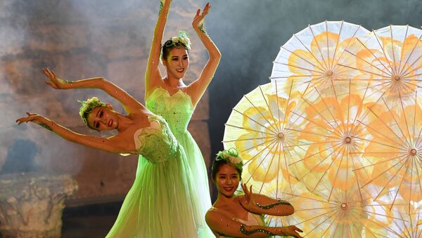 Các vũ nữ Trung Quốc tại Liên hoan quốc tế Carthage ở Tunisia - Sputnik Việt Nam
