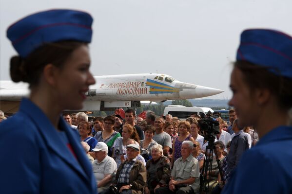 Khán giả xem máy bay ném bom hiện đại Tu-22M3M - Sputnik Việt Nam