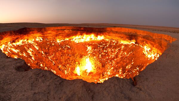 Miệng núi lửa Darvaza ở Turkmenistan - Sputnik Việt Nam