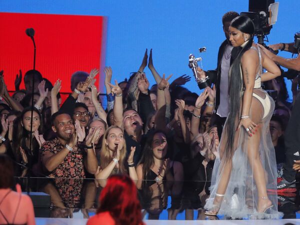 Nữ ca sĩ Nicki Minaj với giải Best Hip Hop trong nghi lễ MTV Video Music Awards - Sputnik Việt Nam