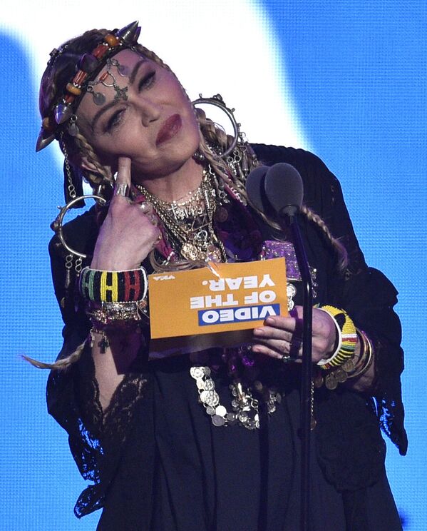 Nữ ca sĩ Madonna trong lễ trao giải 2018 MTV Video Music Awards - Sputnik Việt Nam