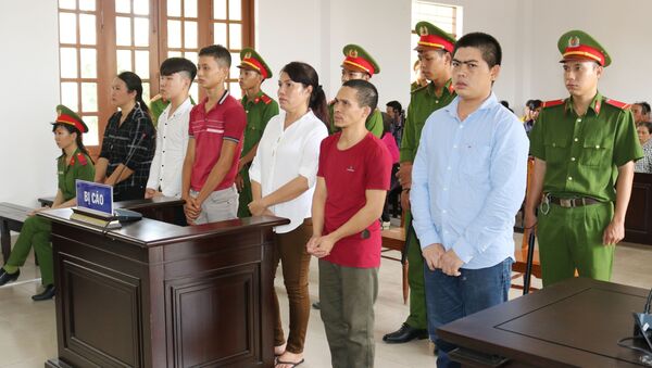 Các bị cáo tham gia vụ gây rối trật tự công cộng bị đưa ra xét xử. - Sputnik Việt Nam