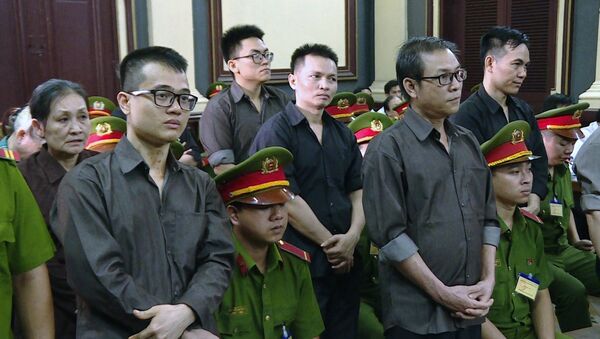 Các bị cáo nghe tuyên án tại phiên tòa. - Sputnik Việt Nam
