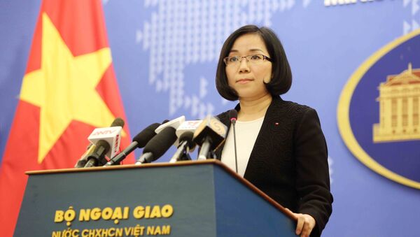 Phó Phát ngôn Nguyễn Phương Trà trả lời câu hỏi của phóng viên các cơ quan thông tấn, báo chí. - Sputnik Việt Nam