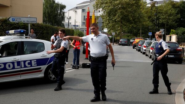 Vụ người đàn ông tấn công bằng dao tại Trappes, ngoại ô Paris - Sputnik Việt Nam