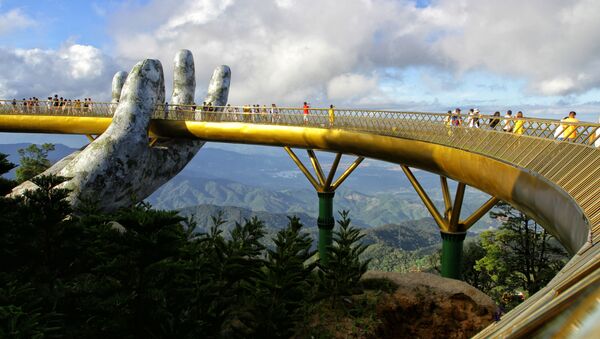Cầu Vàng 150m tại Ba Na Hills, Việt Nam - Sputnik Việt Nam