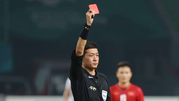 Trọng tài Trung Quốc rút thẻ đỏ trận U23 Việt Nam - U23 Bahrain - Sputnik Việt Nam