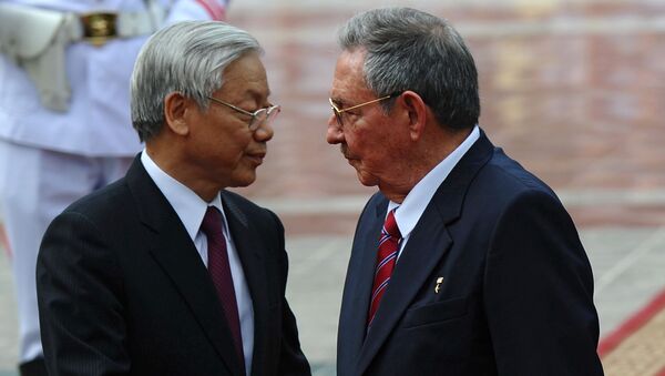 Tổng Bí thư Việt Nam Nguyễn Phú Trọng và Chủ tịch Cuba Raul Castro, năm 2012 - Sputnik Việt Nam