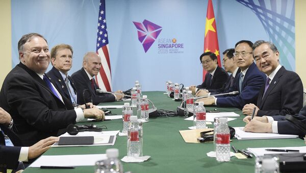 Ngoại trưởng Mỹ Mike Pompeo và người đồng cấp Trung Quốc Vương Nghị - Sputnik Việt Nam