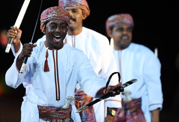 Dàn quân nhạc Hoàng gia Oman tại khai mạc Festival quân nhạc Tháp Spasskaya lần thứ XI trên Quảng trường Đỏ ở Moskva - Sputnik Việt Nam