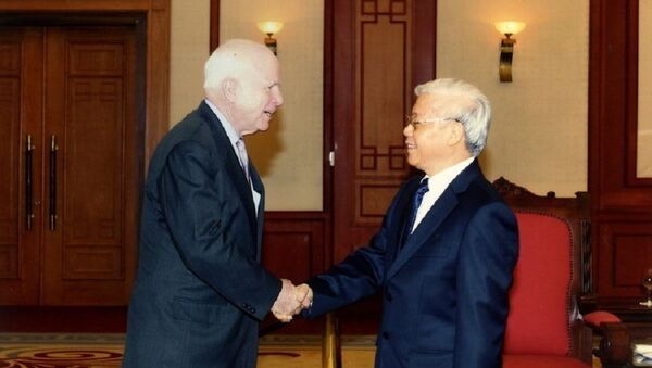 Tổng Bí thư Nguyễn Phú Trọng tiếp Thượng nghị sĩ John McCain chiều 8/8/2014, tại Trụ sở Trung ương Đảng. - Sputnik Việt Nam