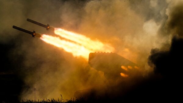 Tổ hợp pháo phản lực nhiệt áp TOS-1 Solntsepek trong khi trình diễn động trong khuôn khổ diễn đàn kỹ thuật quân sự quốc tế lần thứ Tư “Quân đội-2018”  - Sputnik Việt Nam