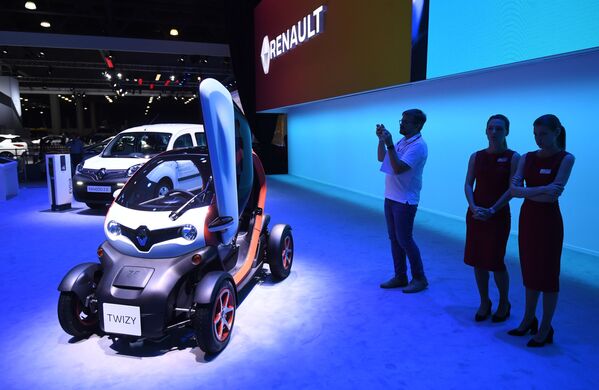 Xe ô tô điện hai chỗ dùng trong thành phố Renault Twizy tại Triển lãm ô tô quốc tế Matxcơva 2018 - Sputnik Việt Nam