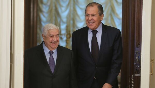Ngoại trưởng Nga Sergei Lavrov tại cuộc họp báo tổng kết kết quả đàm phán với người đồng cấp Syria Walid Muallem. - Sputnik Việt Nam