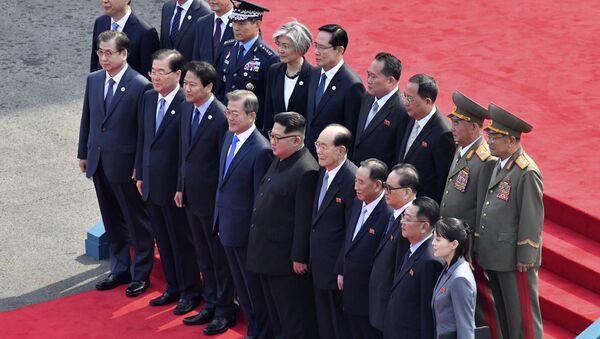 Lãnh đạo Triều Tiên Kim Jong-un trong cuộc gặp Tổng thống Hàn Quốc Moon Jae-in - Sputnik Việt Nam