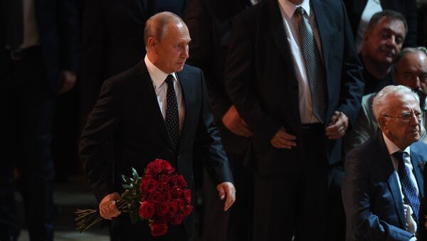 Tổng thống Nga Vladimir Putin tới dự lễ truy điệu ca sĩ Iosif Kobzon - Sputnik Việt Nam
