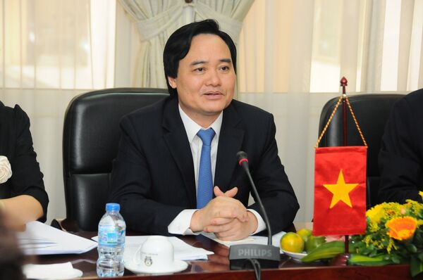 Bộ trưởng Phùng Xuân Nhạ Bộ trưởng Phùng Xuân Nhạ - Sputnik Việt Nam