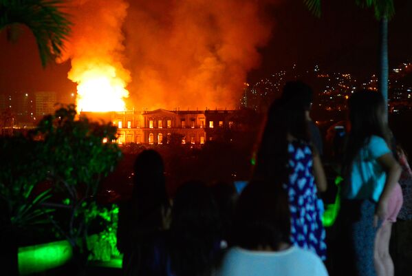 Hỏa hoạn ở tòa nhà của Bảo tàng Quốc gia Brazil ở Rio de Janeiro - Sputnik Việt Nam