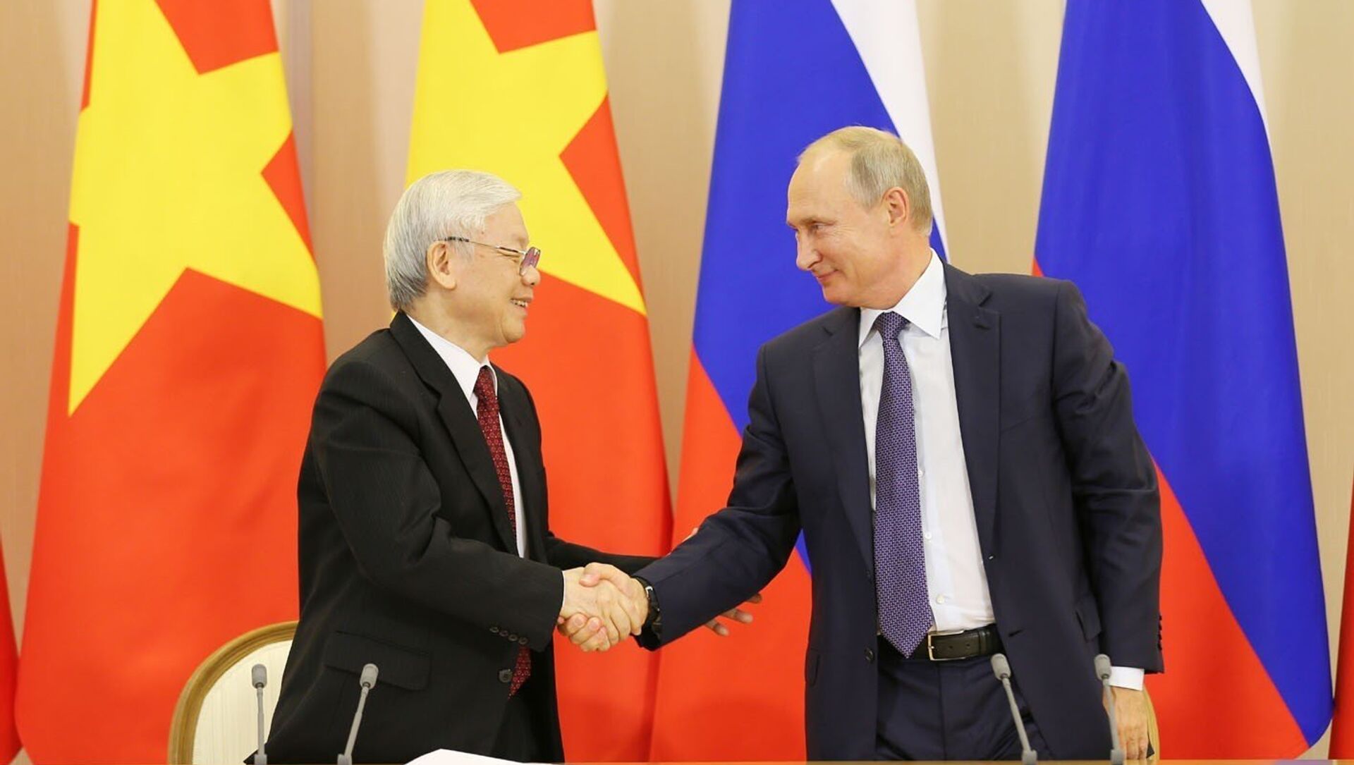 Tổng Bí thư Nguyễn Phú Trọng và Tổng thống Vladimir Putin chứng kiến Lễ ký kết các văn kiện hợp tác giữa Việt Nam và Liên bang Nga - Sputnik Việt Nam, 1920, 05.02.2021