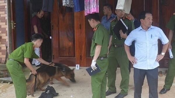 Lực lượng công an dùng chó nghiệp vụ để khám nghiệm hiện trường - Sputnik Việt Nam