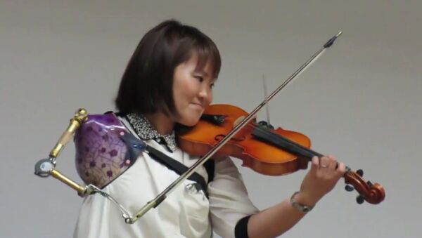 Nữ nghệ sĩ chơi vĩ Manami Ito - Sputnik Việt Nam