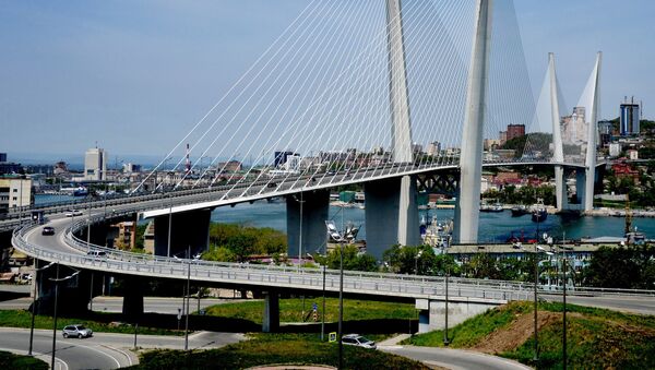 Вантовый мост через бухту Золотой Рог во Владивостоке - Sputnik Việt Nam