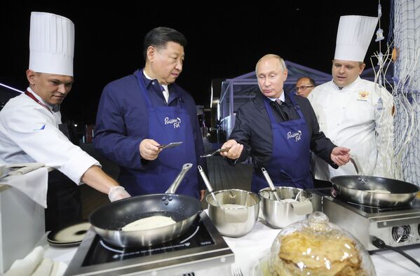Hai ông Putin và Tập Cận Bình dạo chợ cá - Sputnik Việt Nam