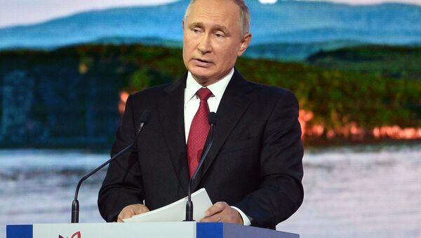 Tổng thống Nga Vladimir Putin tại Diễn đàn Kinh tế Đông - Sputnik Việt Nam