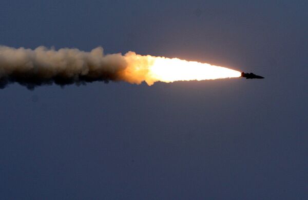 Tên lửa trong giai đoạn cơ bản của cuộc tập trận Vostok- 2018 trên thao trường Tsugol ở vùng Zabaikal. - Sputnik Việt Nam
