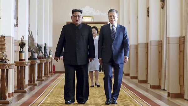Kim Jong-un và Moon Jae-in - Sputnik Việt Nam